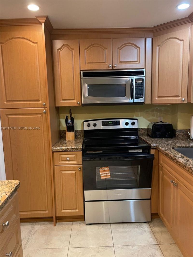 5005 Collins Ave , Unit 1422, Miami Beach, FL 33140 Photo