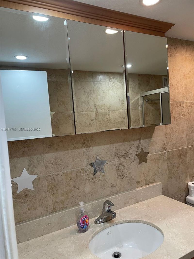 5005 Collins Ave , Unit 1422, Miami Beach, FL 33140 Photo