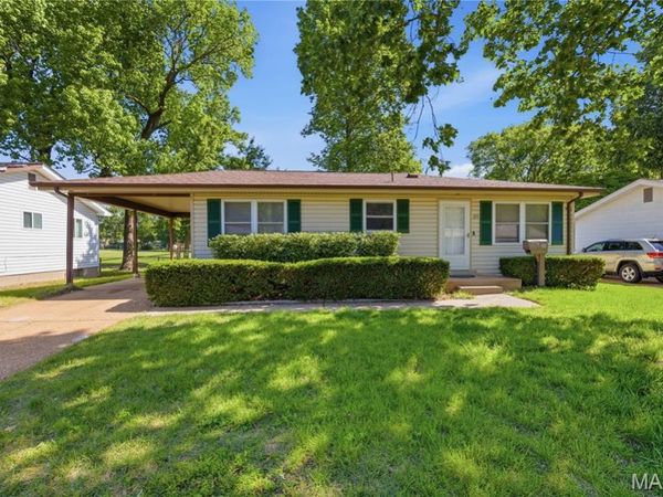 809 Lightwood Drive, Hazelwood, MO 63042