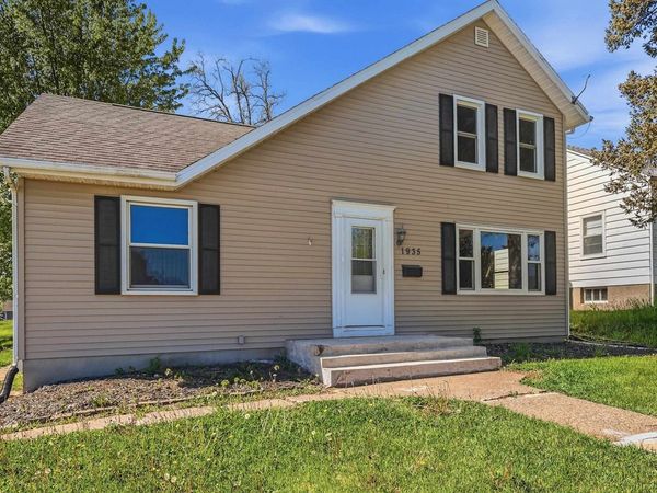 1935 N Grandview Avenue, Dubuque, IA 52001
