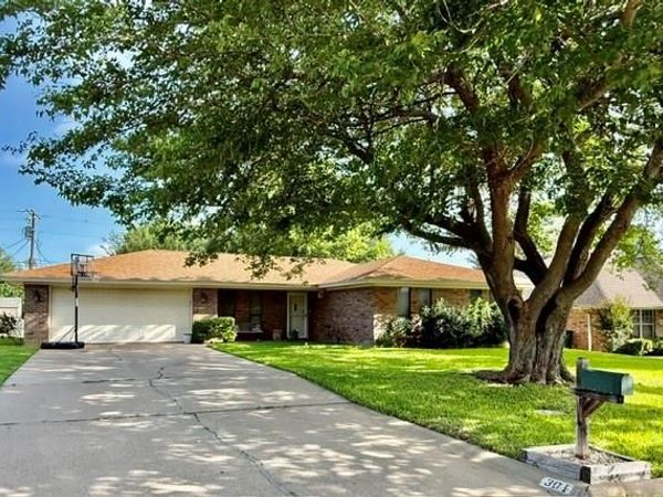 301 Bluebonnet Street, Stephenville, TX 76401