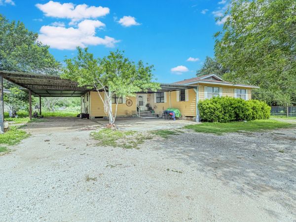 10805 Hollowell Rd, Atascosa, TX 78002