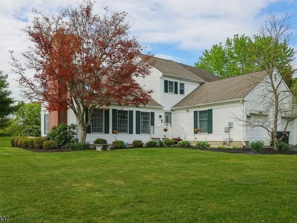 10 Plymouth Ct, Bernards, NJ 07920