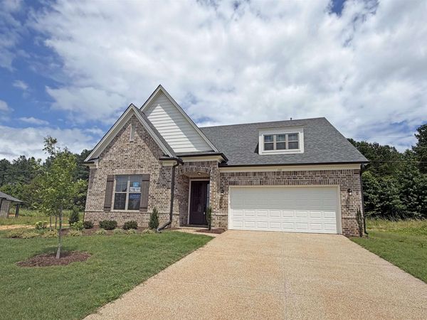 135 RIDGEFIELD DR, Oakland, TN 38060