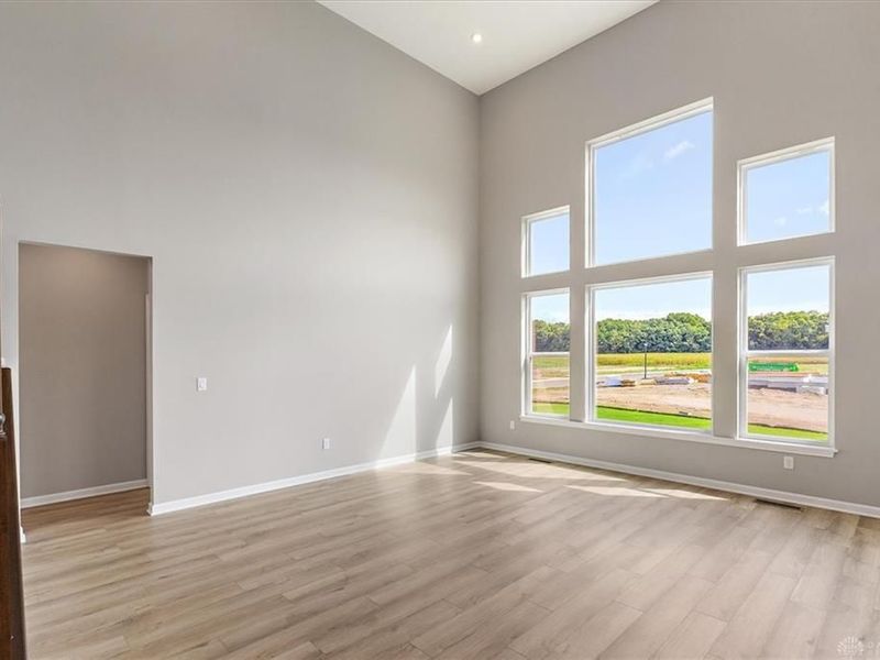402 W Spielberg Circle, Springfield, OH 45505 Photo 6