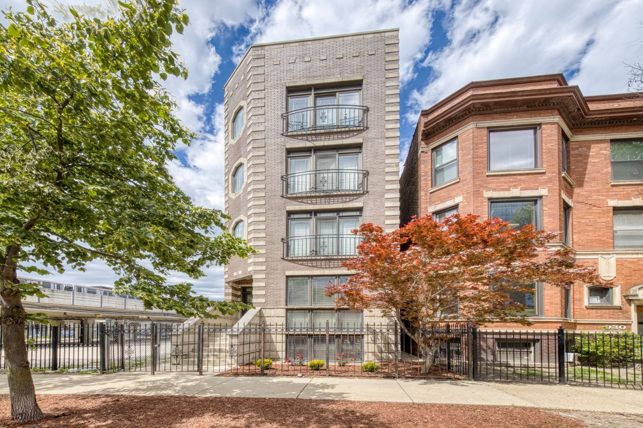 932 W Barry Avenue, Unit 1, Chicago, IL 60657 Main Photo