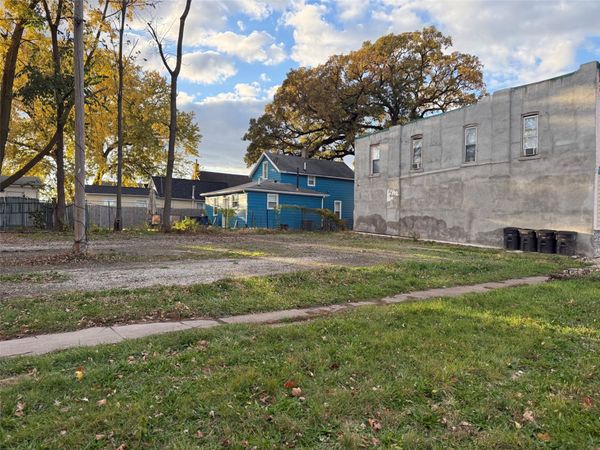 1018 E 12th Street , Des Moines, IA 50316