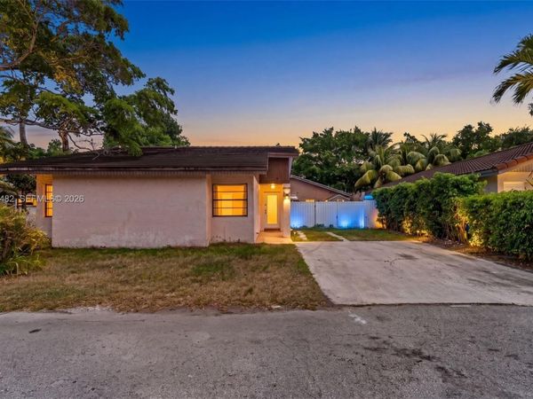 7925 SW 153rd Ct , Miami, FL 33193