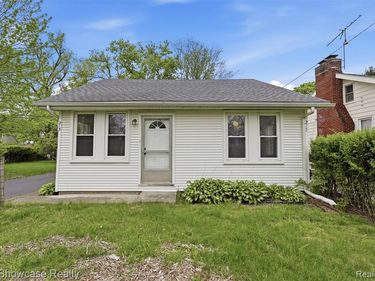215 Endwell Street, Novi, MI 48377