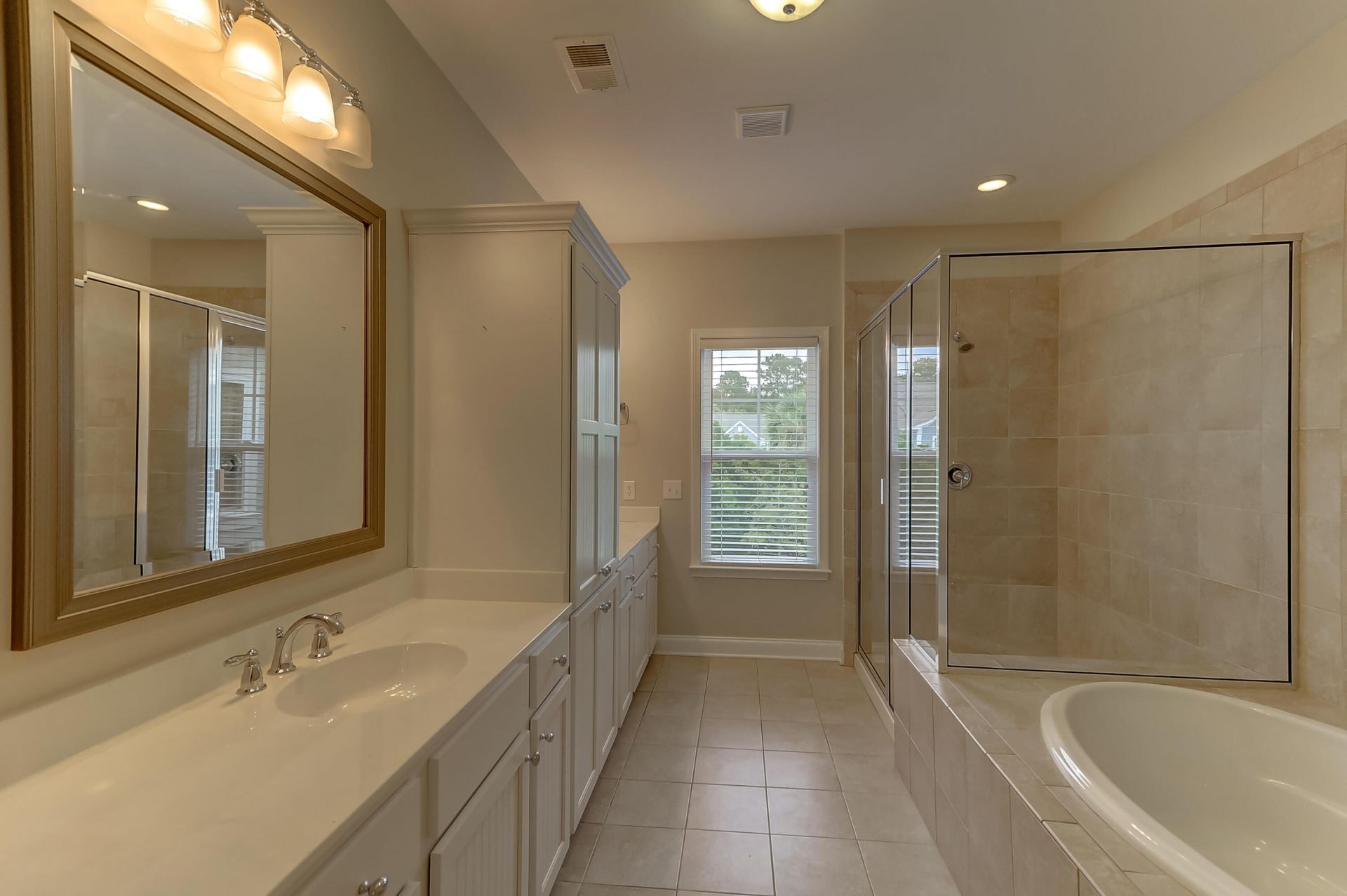 2069 Kings Gate Photo 29