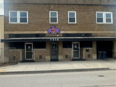 1318 Warrensville Center Road, Cleveland Heights, OH 44121