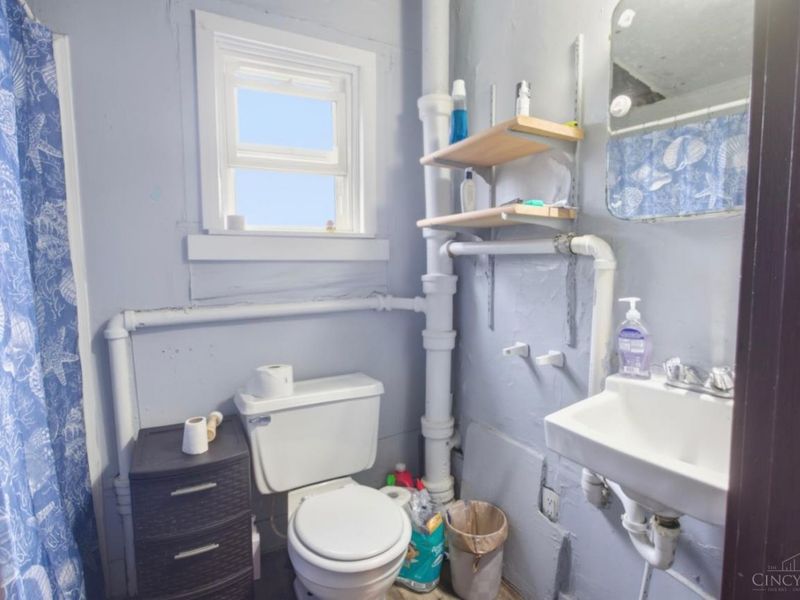 2342 Stratford Avenue, Cincinnati, OH 45219 Photo 7