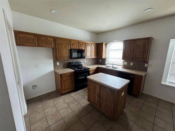 1137 Hearthstone Drive, Burleson, TX 76028