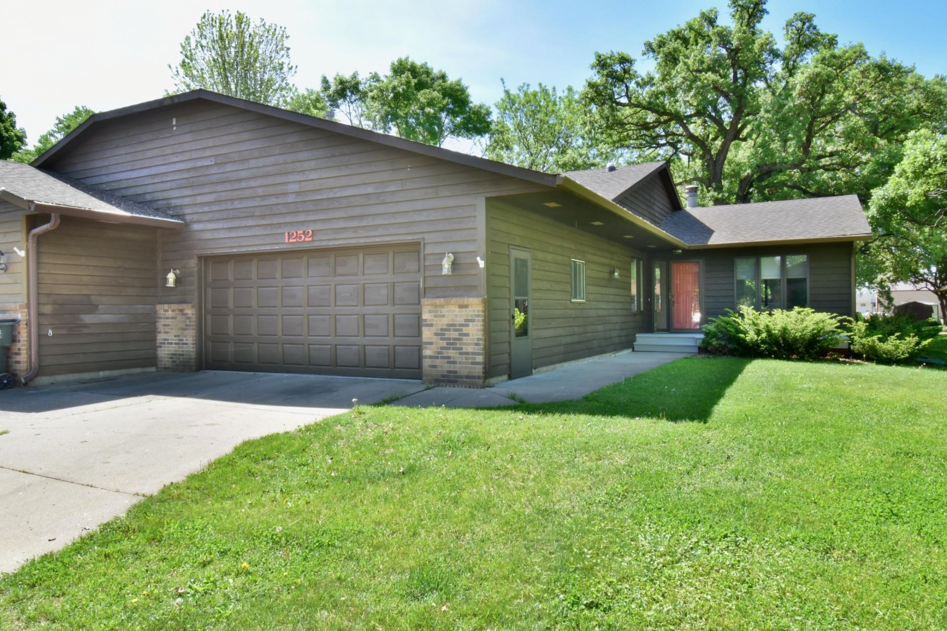 1252 Rolling Oaks Lane Nw, Hutchinson, MN 55350 Main Photo