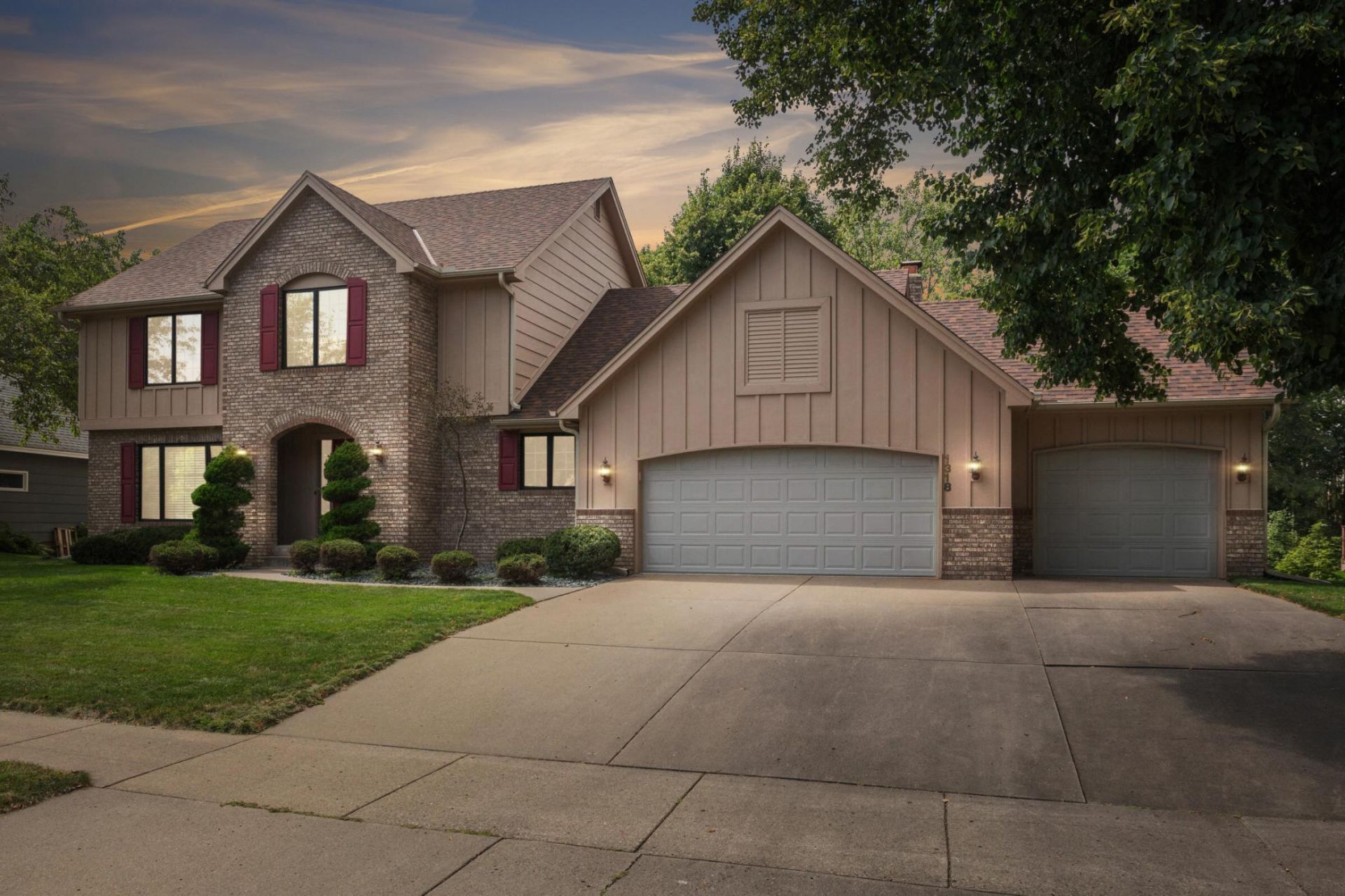 1318 W Royal Oaks Drive , Shoreview, MN 55126