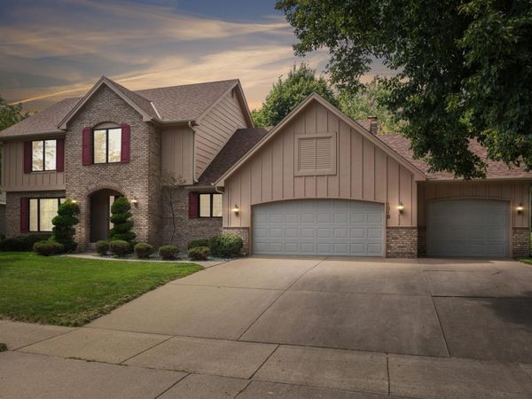 1318 W Royal Oaks Drive, Shoreview, MN 55126