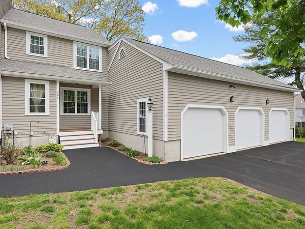 204 Laurelwood Dr, Unit 204, Hopedale, MA 01747