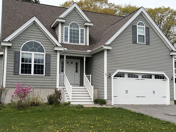87 Dancause Rd, Lowell, MA 01852