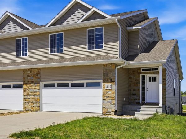 1132 Mary Lane , North Liberty, IA 52317
