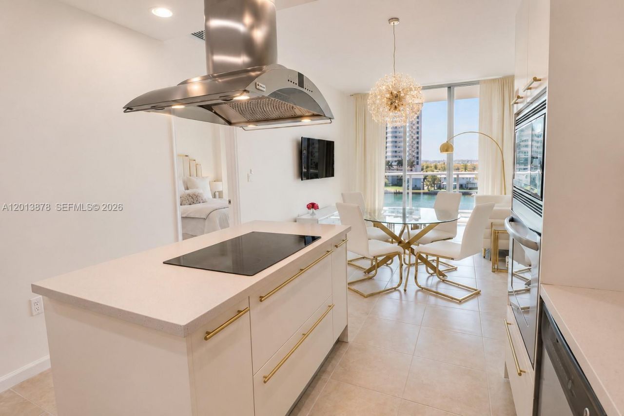 7930 East Dr, Unit 506, North Bay Village, FL 33141 Photo