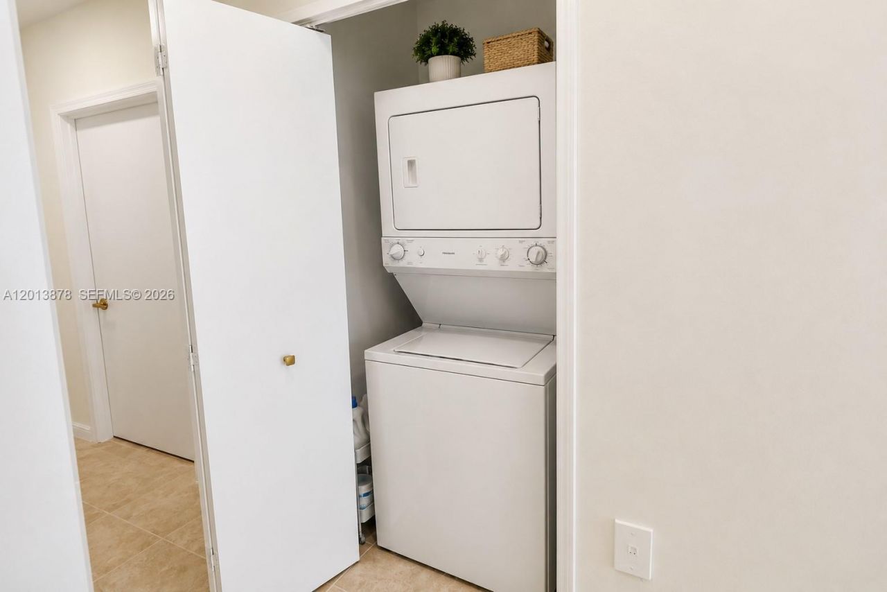 7930 East Dr, Unit 506, North Bay Village, FL 33141 Photo