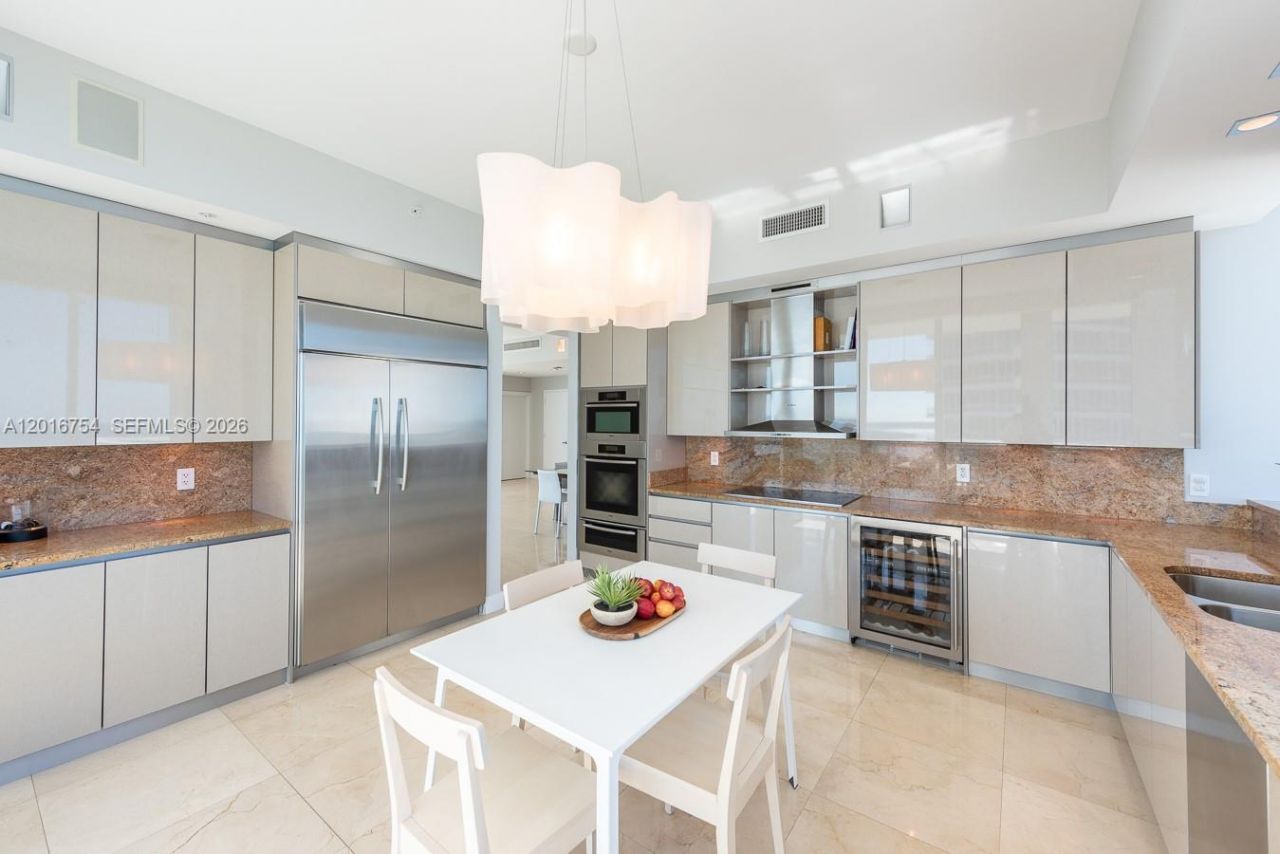 50 S Pointe Dr , Unit 3302, Miami Beach, FL 33139 Photo
