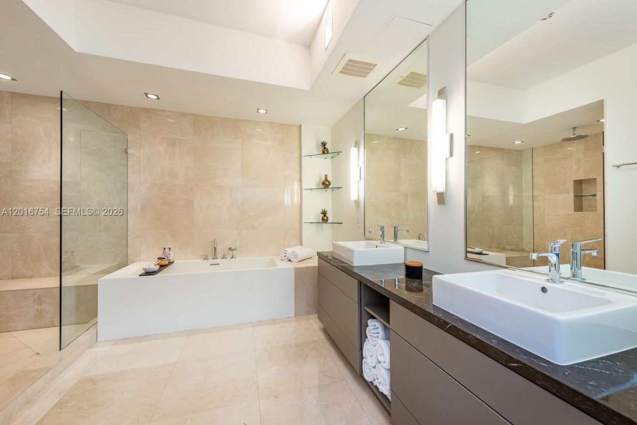 50 S Pointe Dr , Unit 3302, Miami Beach, FL 33139 Photo