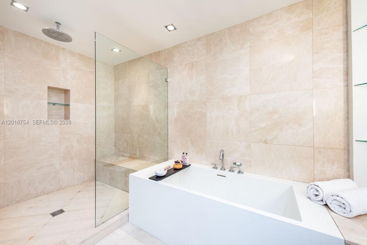 50 S Pointe Dr , Unit 3302, Miami Beach, FL 33139 Photo