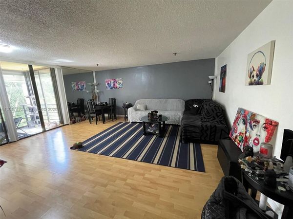 671 NE 195th St, Unit 207-E, Miami, FL 33179