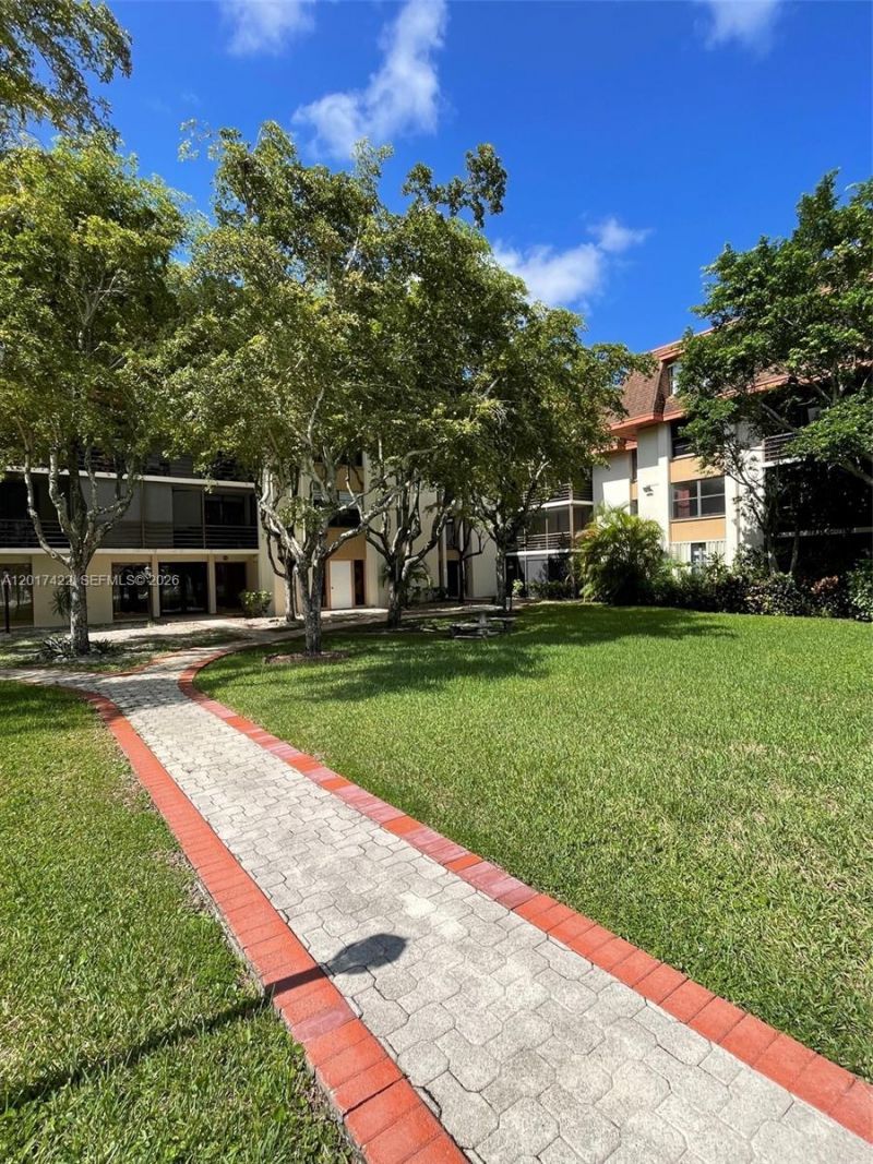 671 NE 195th St, Unit 207-E, Miami, FL 33179 Photo