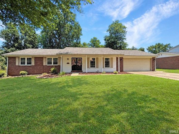5200 Kenwood Drive, Newburgh, IN 47630
