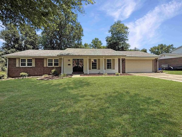 5200 Kenwood Drive, Newburgh, IN 47630