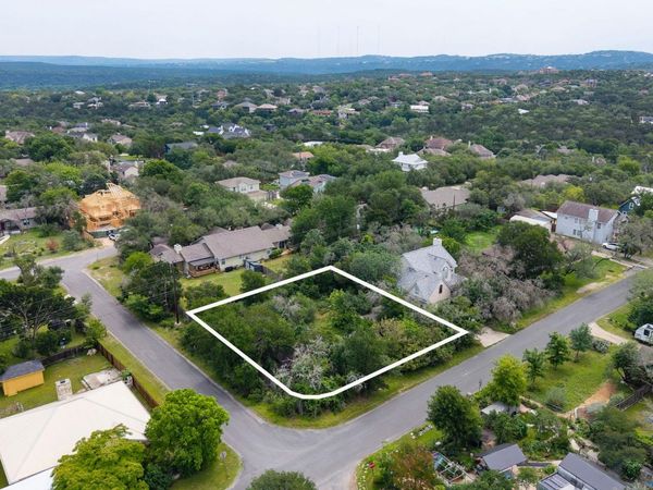 913 Lipan TRL, Austin, TX 78733