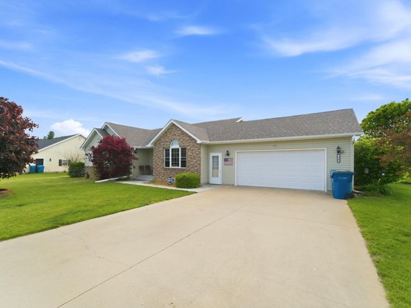 324 Forsythia Street SE , DeMotte, IN 46310