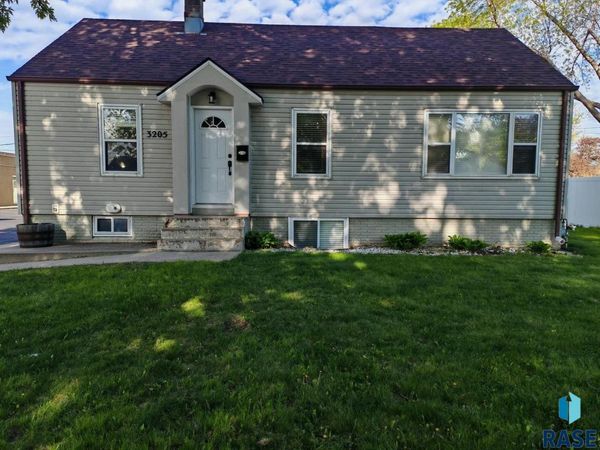 3205 S covell Ave, Sioux Falls, SD 57105