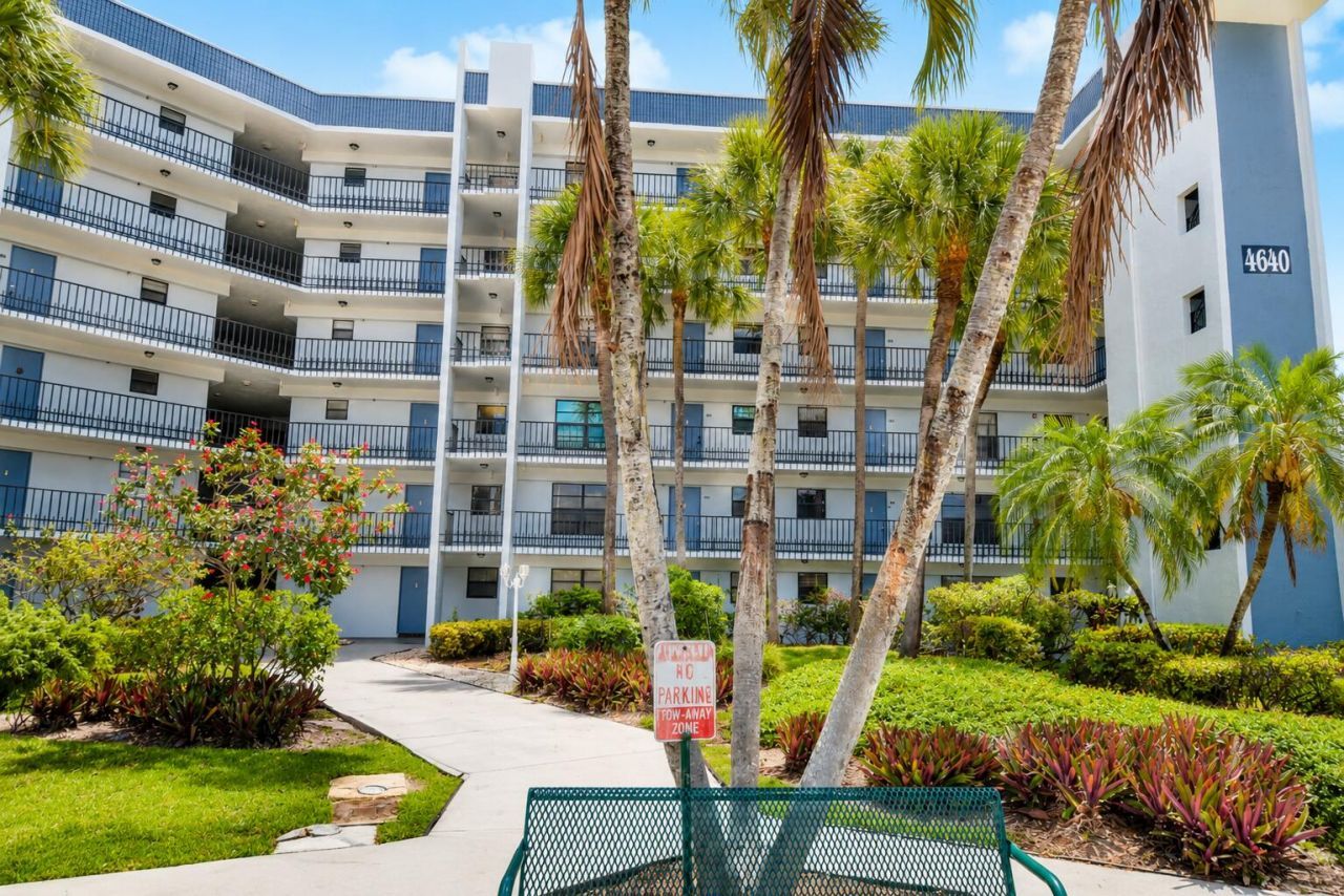 4640 W Lucerne Lakes Blvd W W, Unit 205, Lake Worth, FL 33467 Photo
