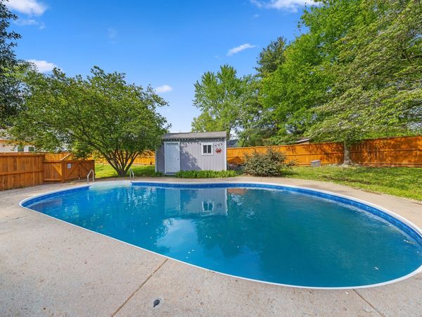 195 Cherokee Rd , Hendersonville, TN 37075