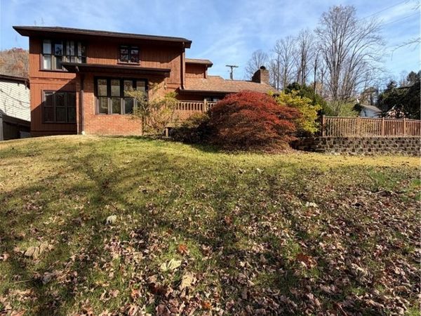 1279 Hanging Rock Highway, Logan, WV 25601