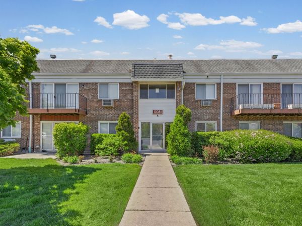 10381 Dearlove Road , Unit 2A, Glenview, IL 60025