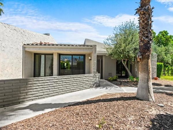 2620 N Whitewater Club, Unit D, Palm Springs, CA 92262