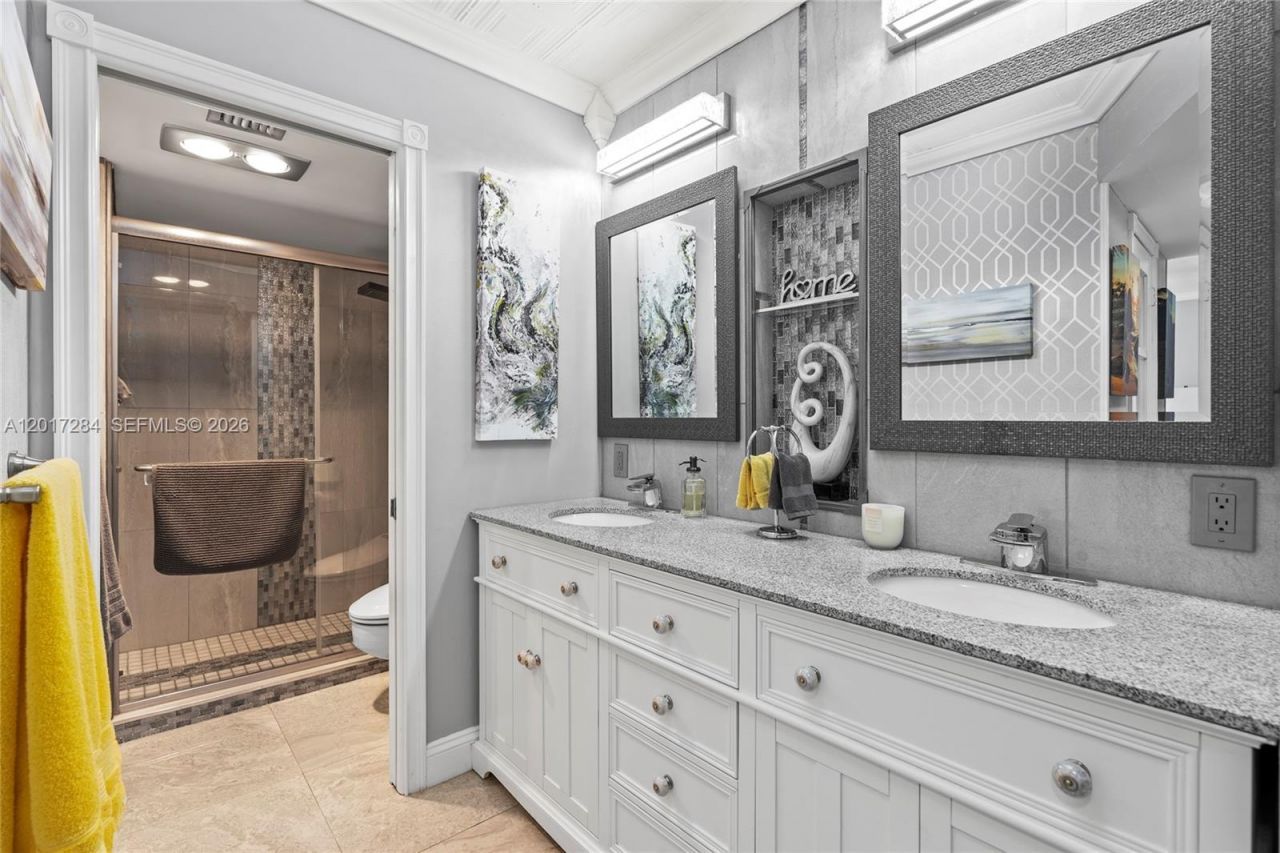 2425 Presidential Way , Unit PH1, West Palm Beach, FL 33401 Photo