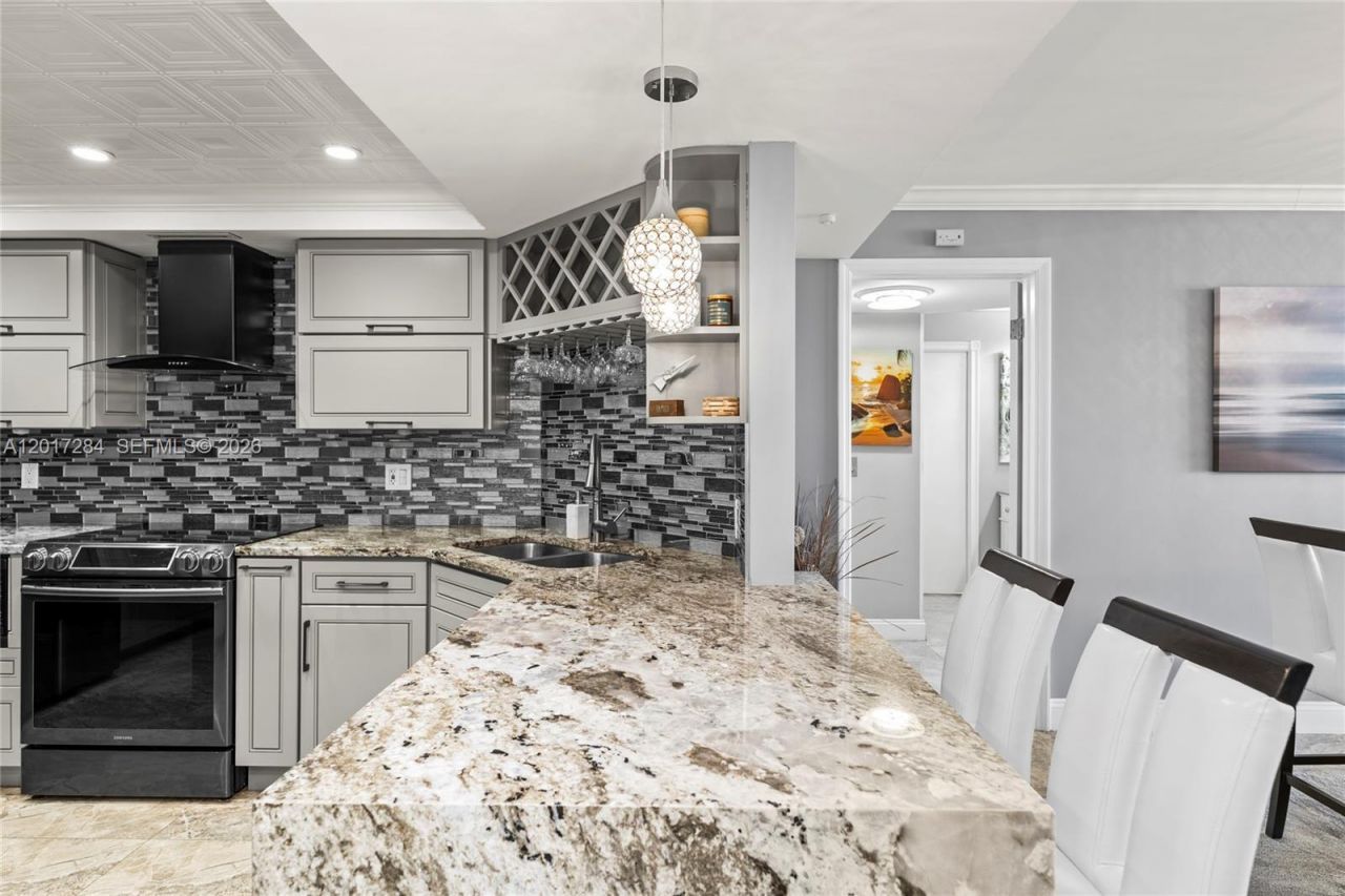 2425 Presidential Way , Unit PH1, West Palm Beach, FL 33401 Photo
