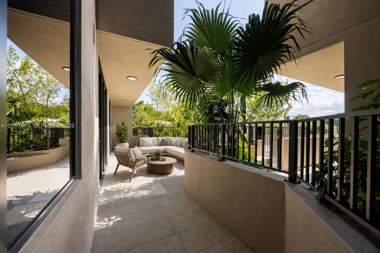3034 Oak Ave, Unit 203, Coconut Grove, FL 33133 Photo