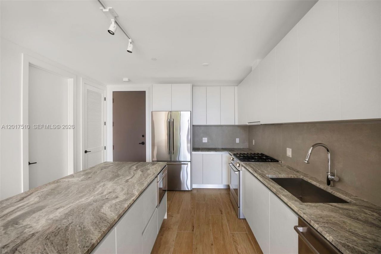 3034 Oak Ave, Unit 203, Coconut Grove, FL 33133 Photo