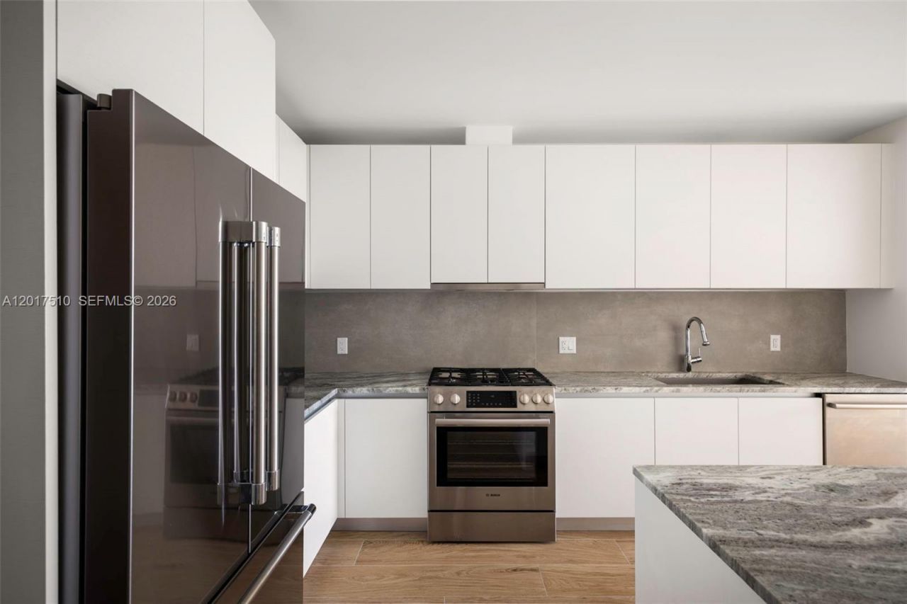 3034 Oak Ave, Unit 203, Coconut Grove, FL 33133 Photo