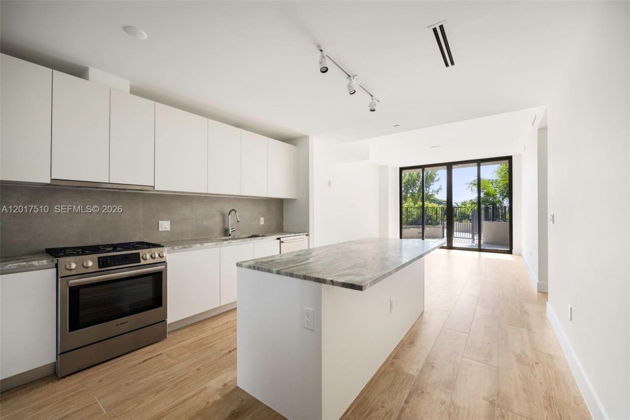 3034 Oak Ave, Unit 203, Coconut Grove, FL 33133 Photo