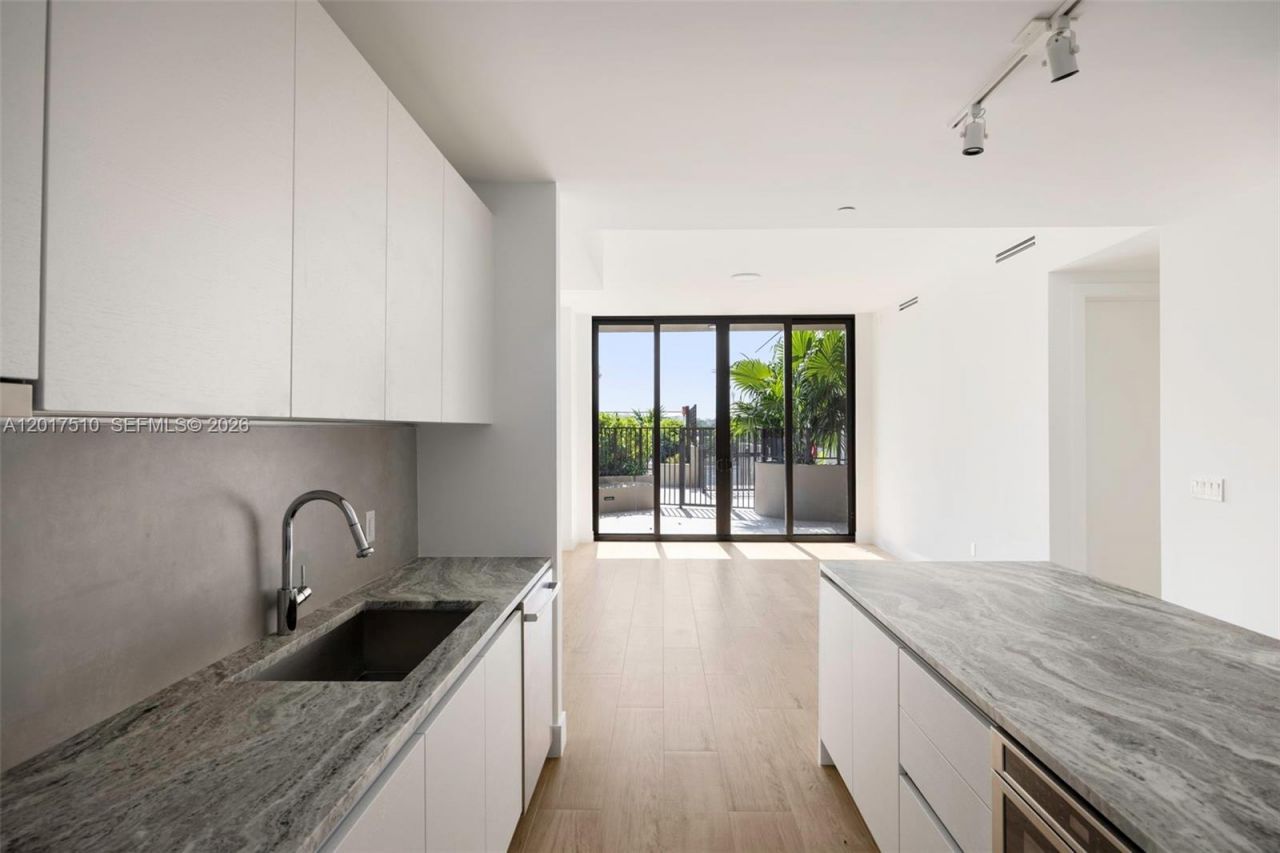 3034 Oak Ave, Unit 203, Coconut Grove, FL 33133 Photo