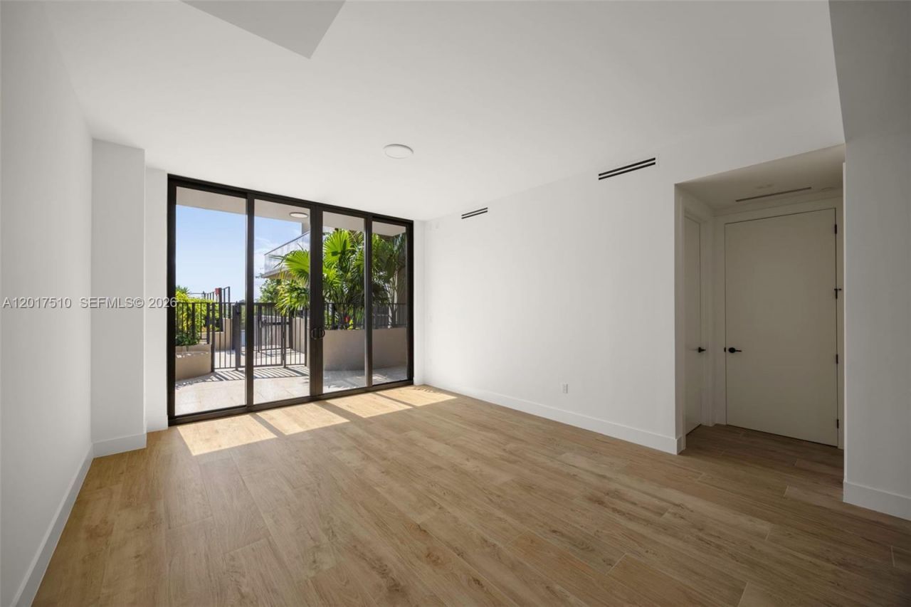 3034 Oak Ave, Unit 203, Coconut Grove, FL 33133 Photo