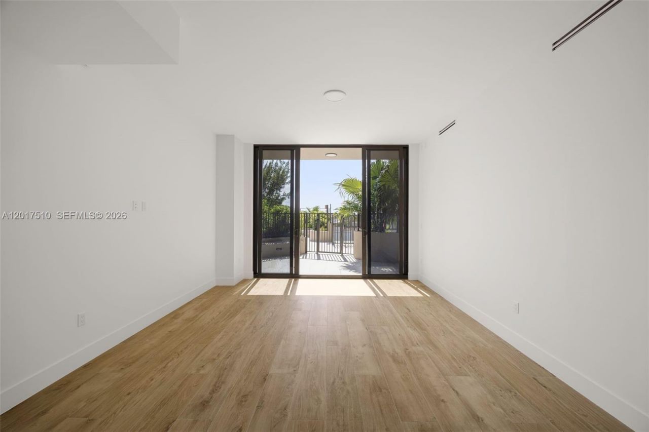 3034 Oak Ave, Unit 203, Coconut Grove, FL 33133 Photo