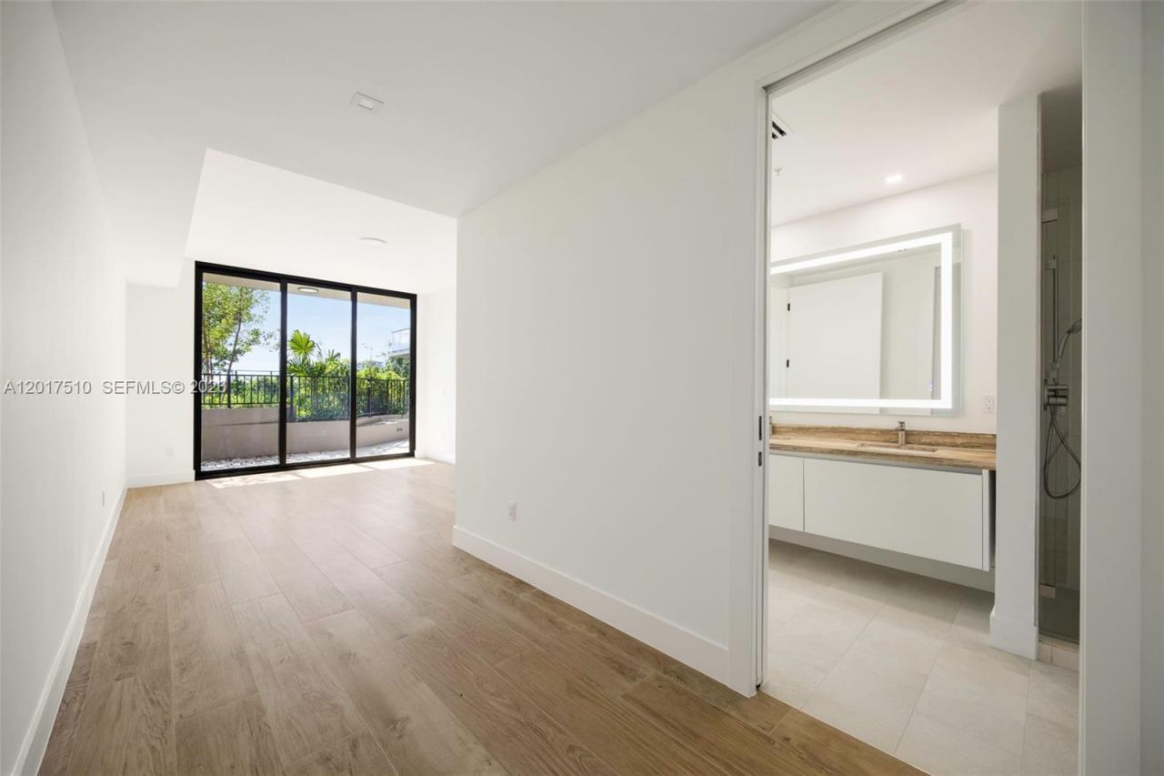 3034 Oak Ave, Unit 203, Coconut Grove, FL 33133 Photo